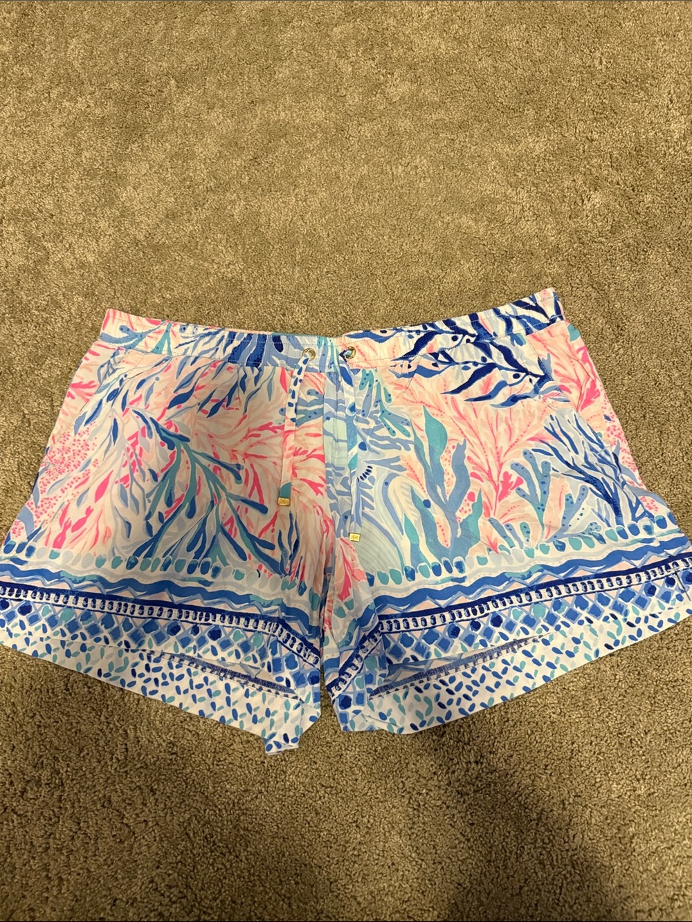 Lilly Pulitzer 5” Katie Short size Large